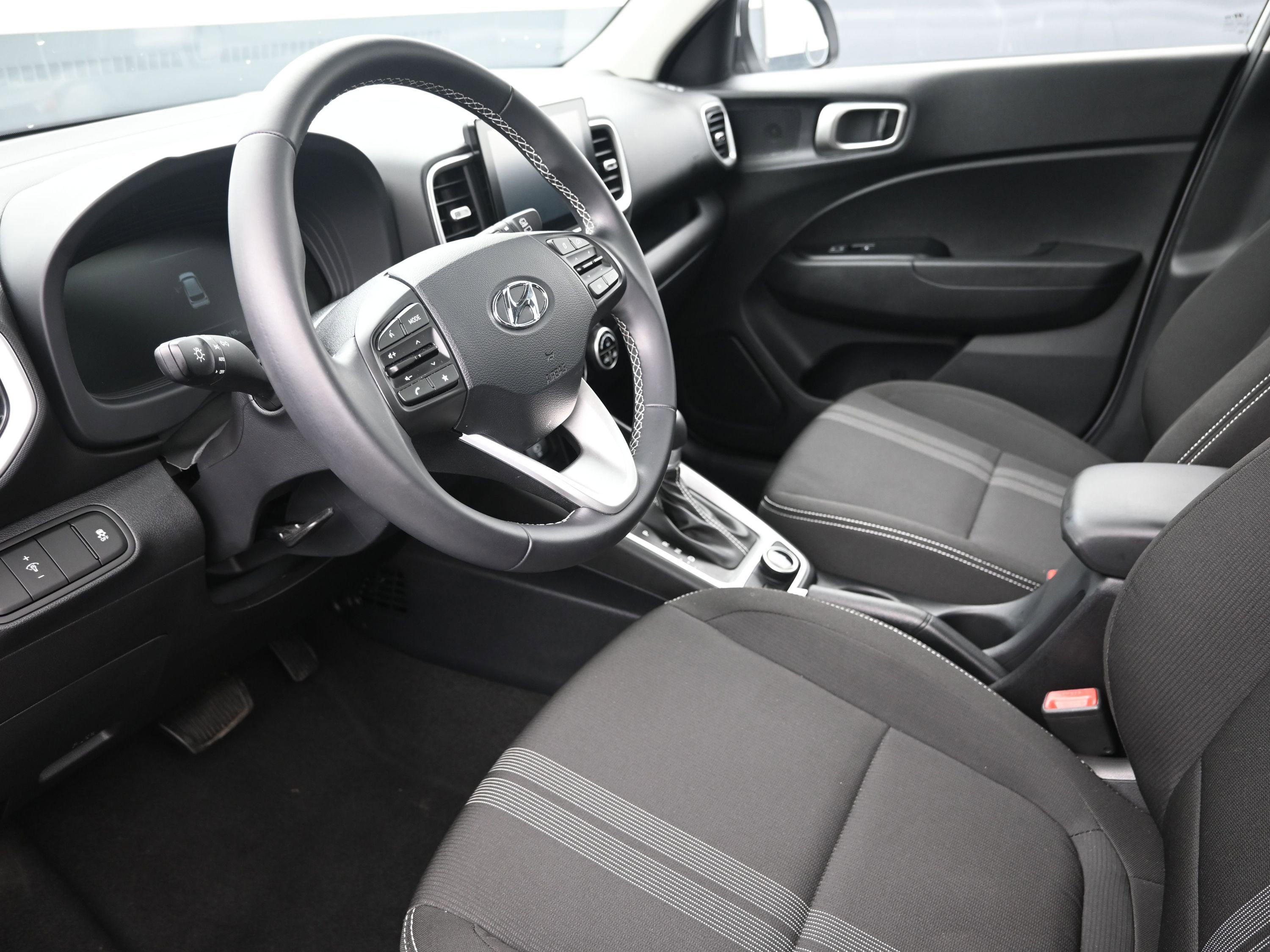 Used 2024 Hyundai Venue SEL image 10