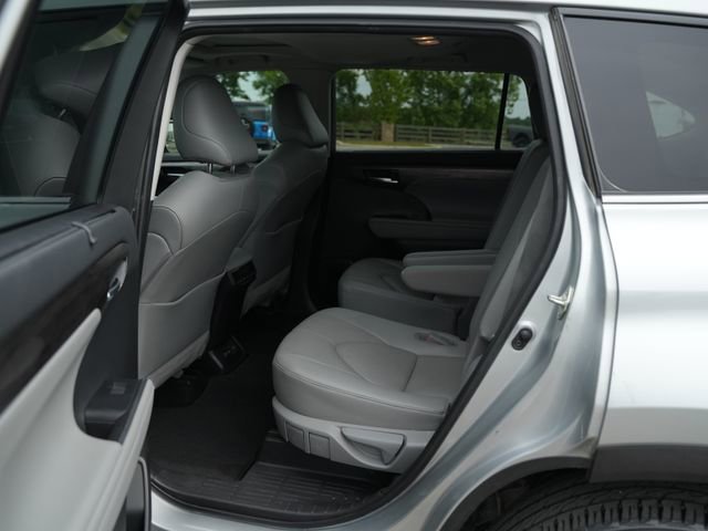 Used 2020 Toyota Highlander Limited FWD image 15
