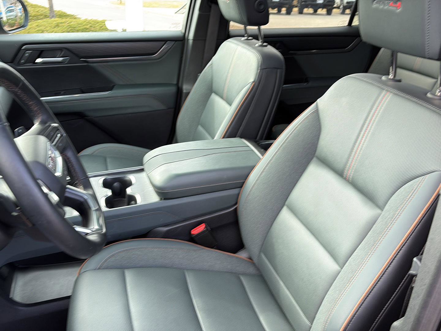 Used 2025 GMC Acadia AT4 w/ LPO, Floor Liner Package image 10