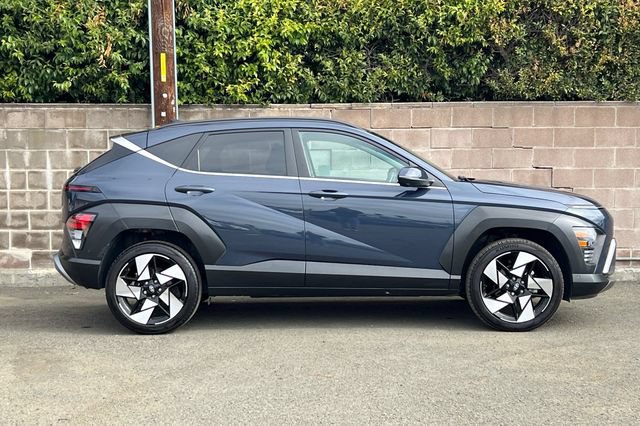 Certified 2025 Hyundai Kona Limited AWD/4WD image 3
