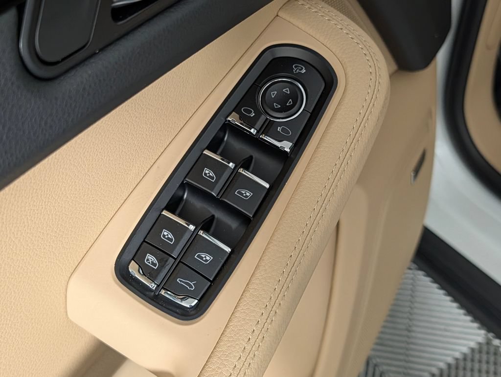 New 2026 Porsche Macan AWD/4WD image 28