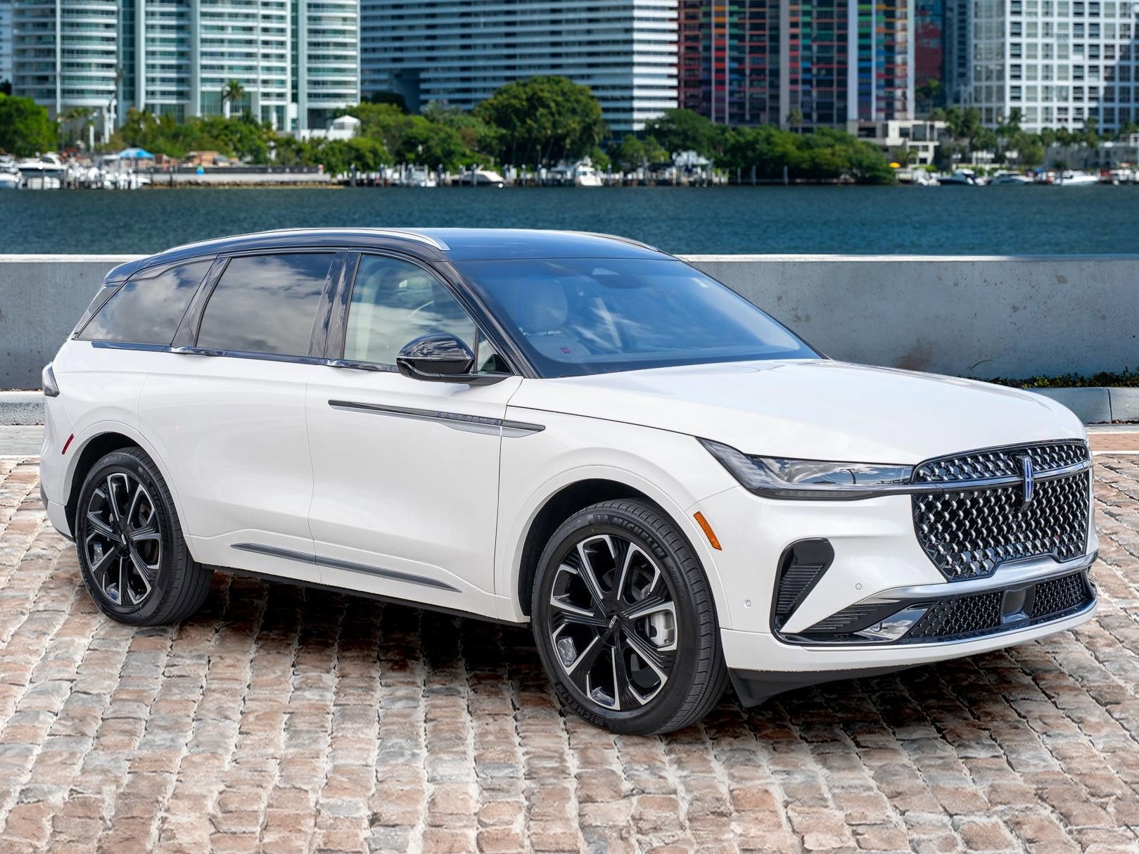 Used 2024 Lincoln Nautilus Reserve video 3