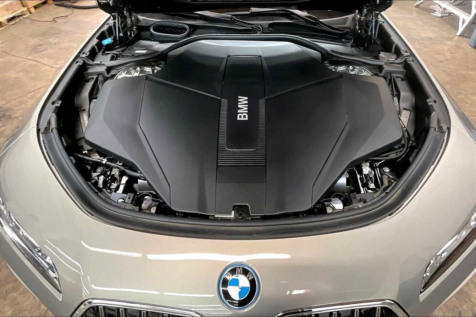 Used 2025 BMW i7 xDrive60 w/ Executive Package image 13