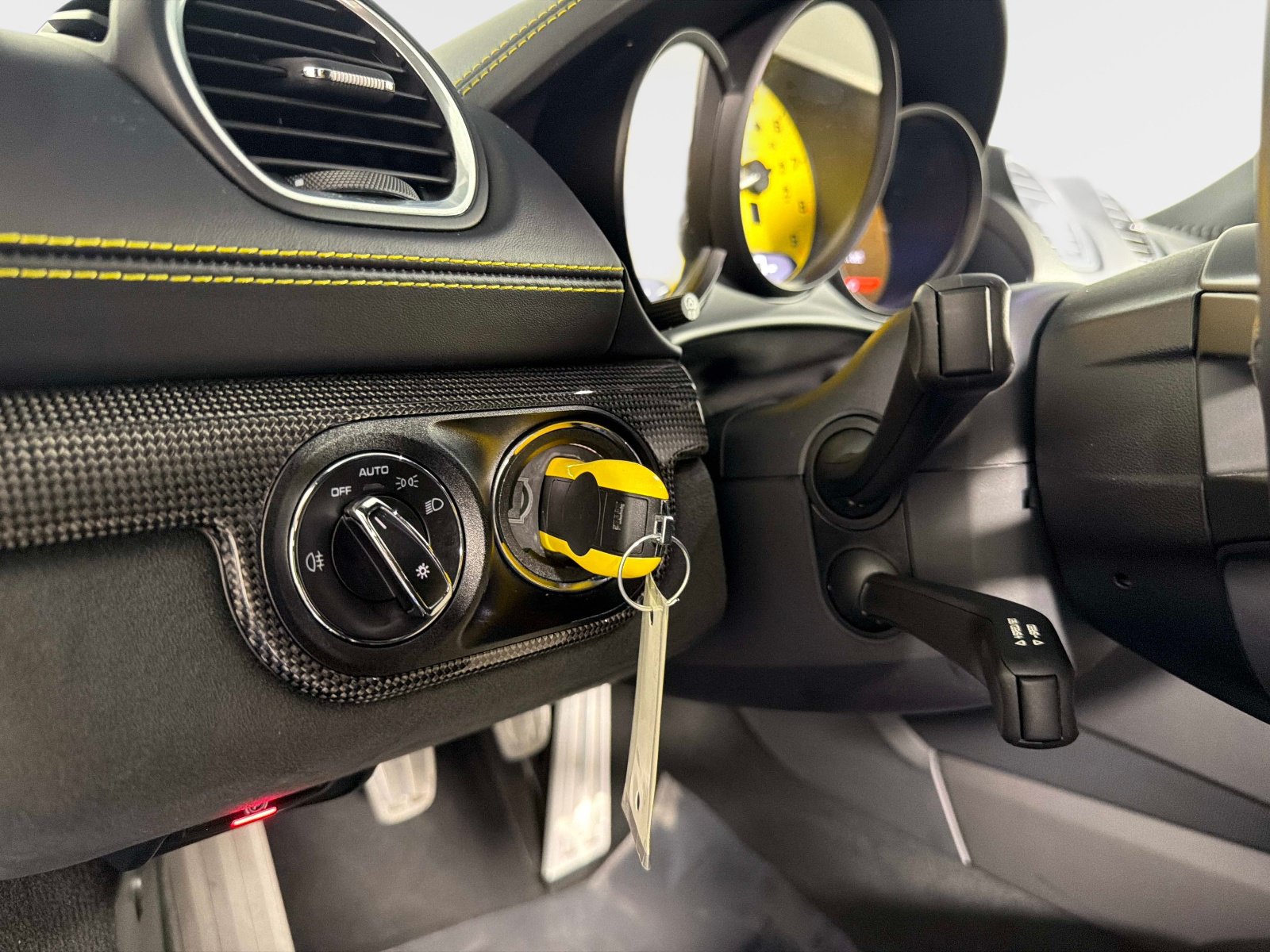 Used 2023 Porsche 718 Boxster Spyder RWD image 33