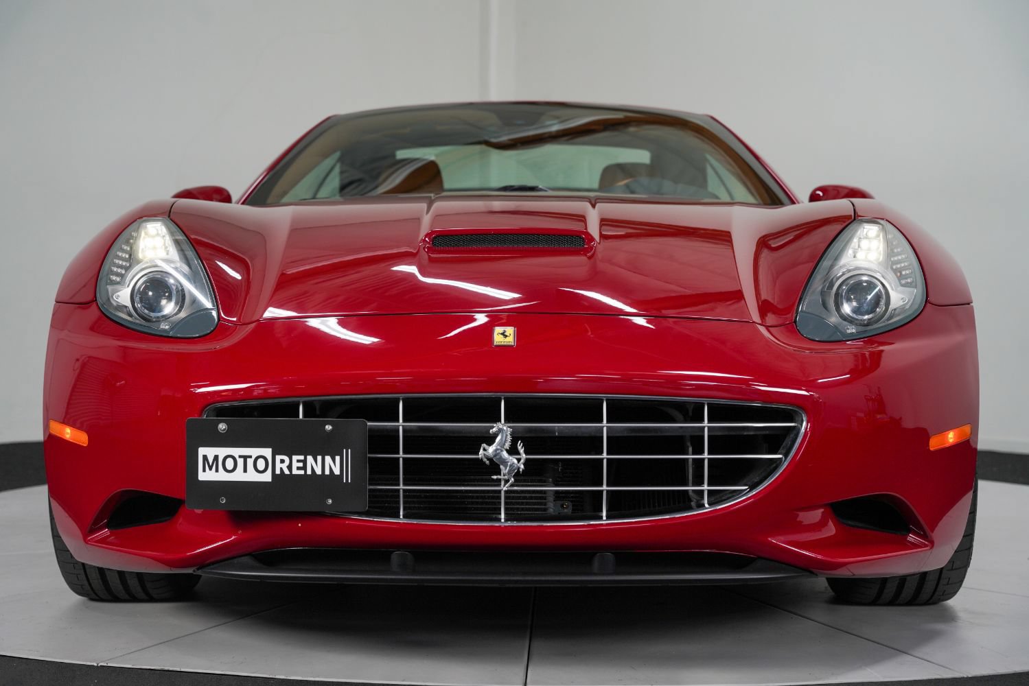 Used 2010 Ferrari California RWD image 14