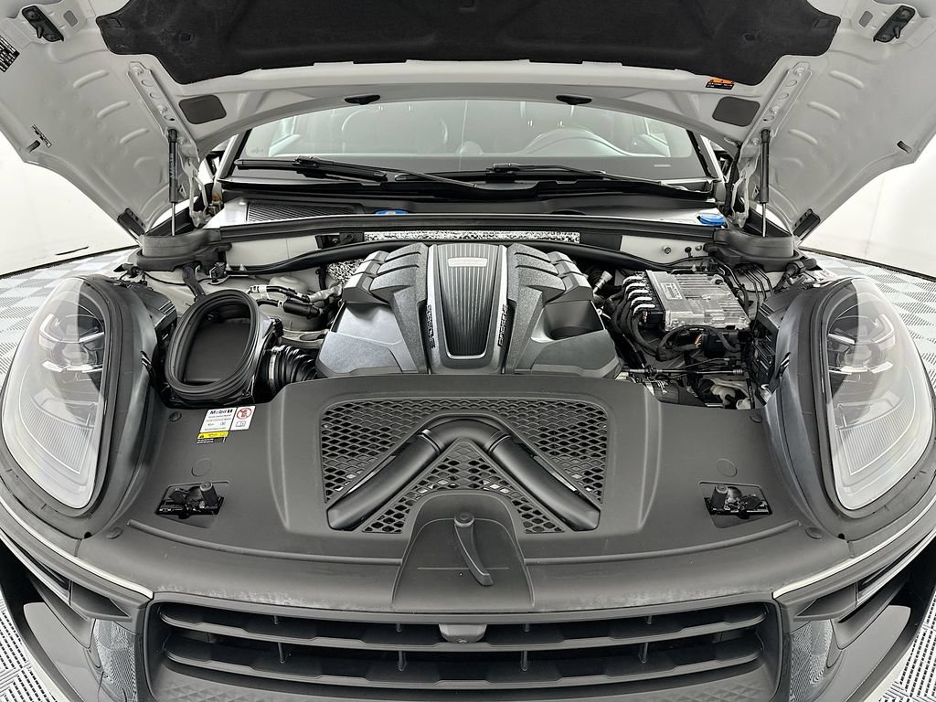 Certified 2022 Porsche Macan S AWD/4WD image 32