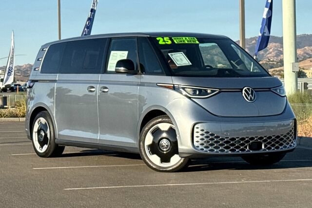 Used 2025 Volkswagen ID. Buzz Pro S RWD image 2