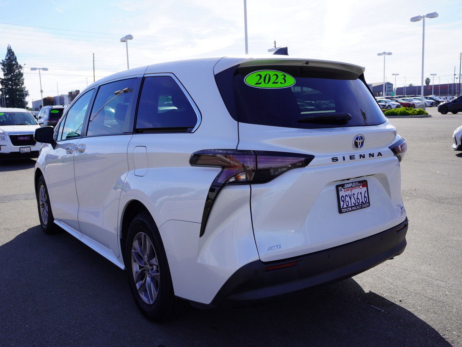 Used 2023 Toyota Sienna XLE image 8