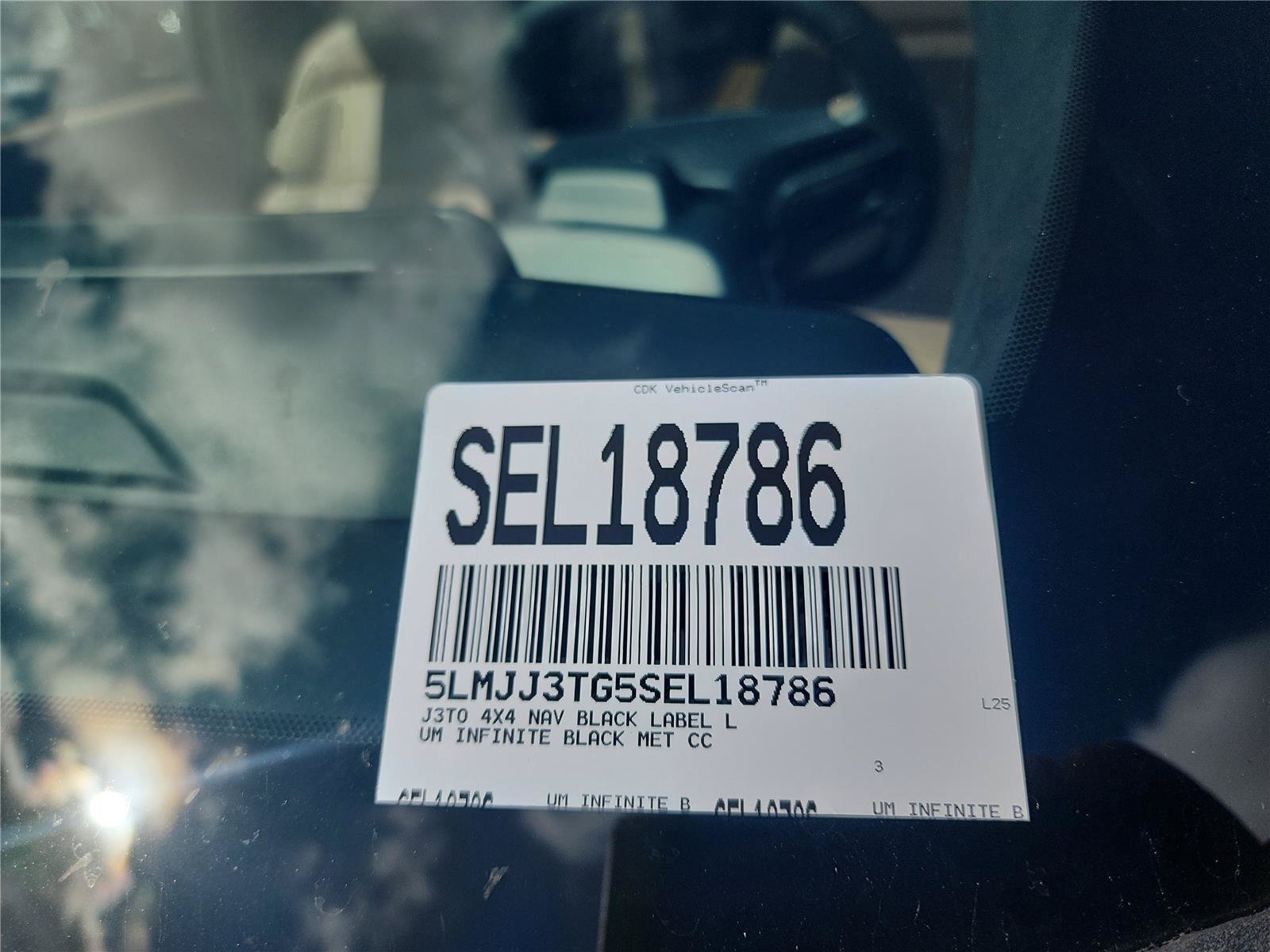 New 2025 Lincoln Navigator L Black Label AWD/4WD image 11