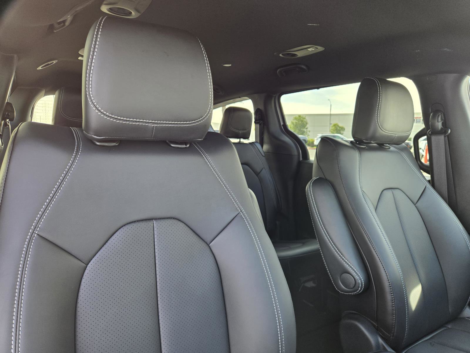 New 2026 Chrysler Pacifica Select image 32