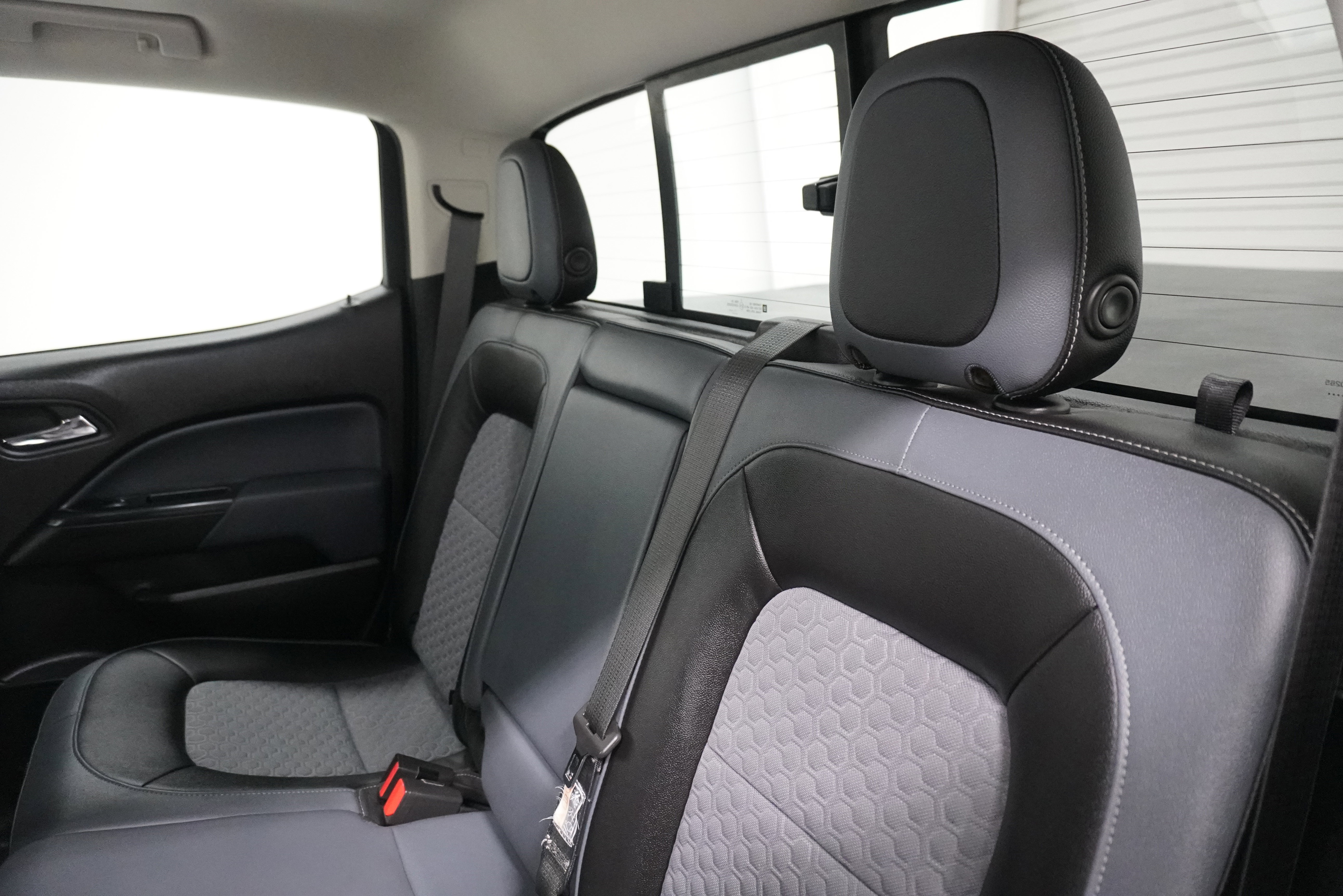 Used 2018 Chevrolet Colorado Z71 RWD image 14