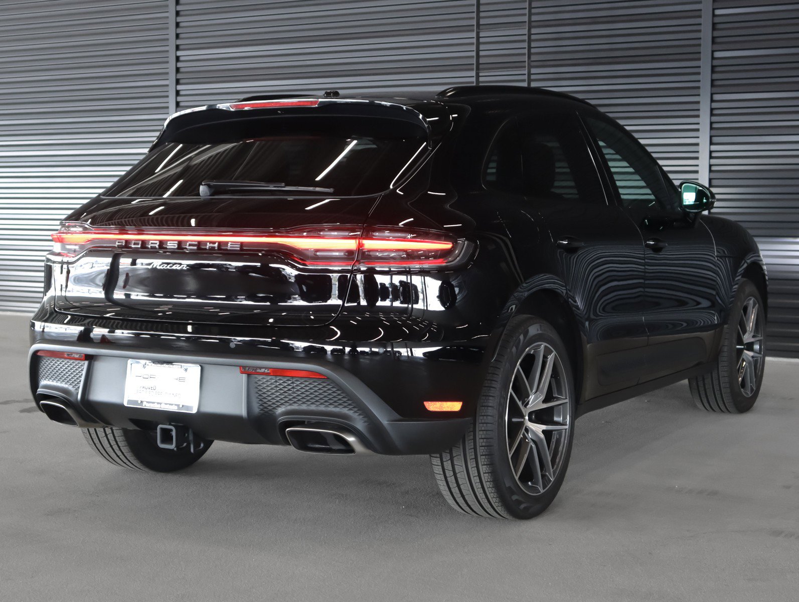 Certified 2025 Porsche Macan image 10