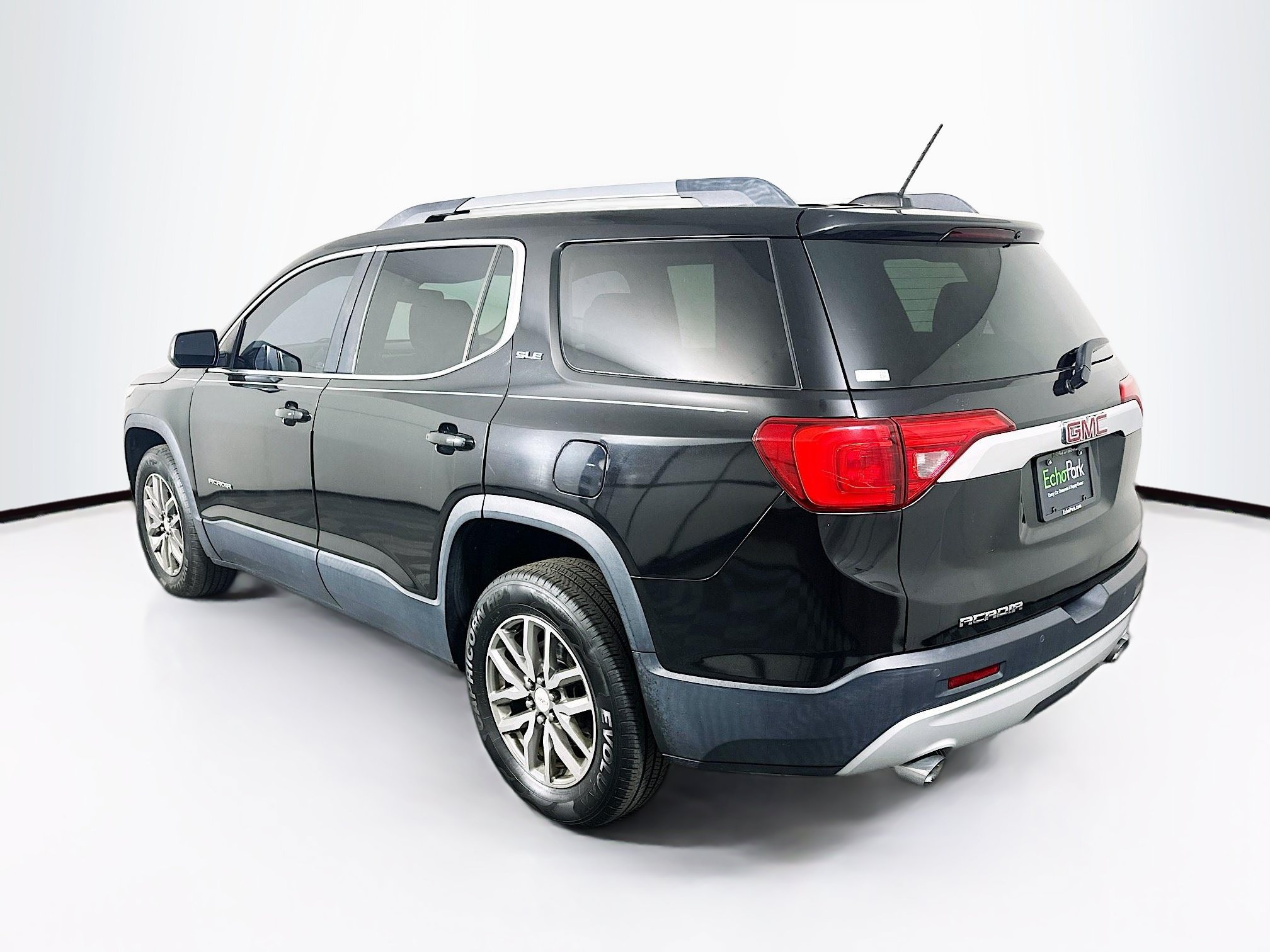 Used 2017 GMC Acadia SLE w/ Driver Alert Package I FWD image 5