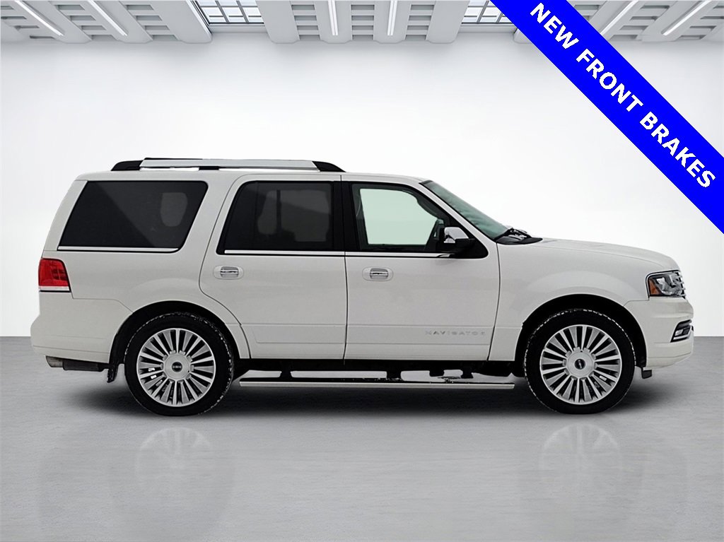 Used 2017 Lincoln Navigator Select image 2