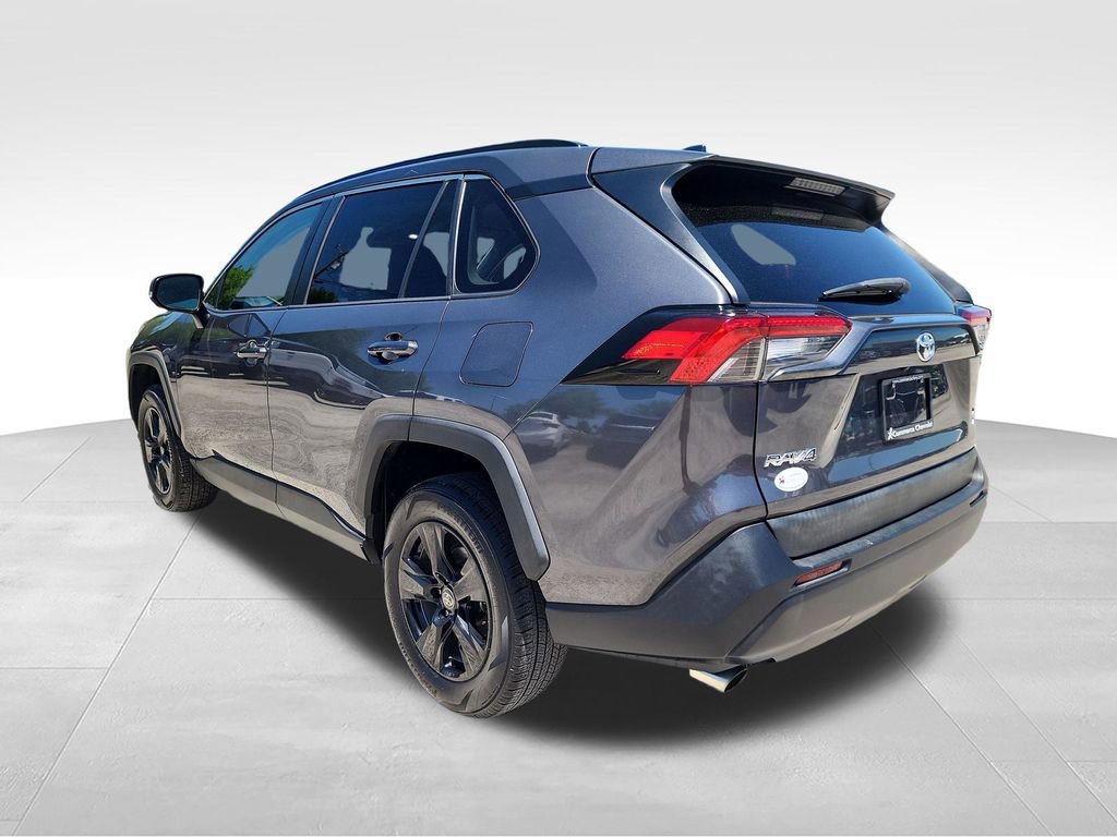 Used 2021 Toyota RAV4 XLE AWD/4WD image 7