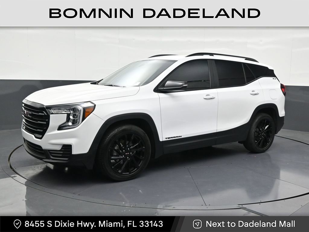 Used 2024 GMC Terrain SLE w/ Driver Convenience Package image 1
