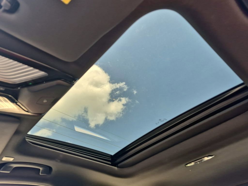 Used 2019 BMW 330i Sedan w/ Driving Assistance Package RWD image 9