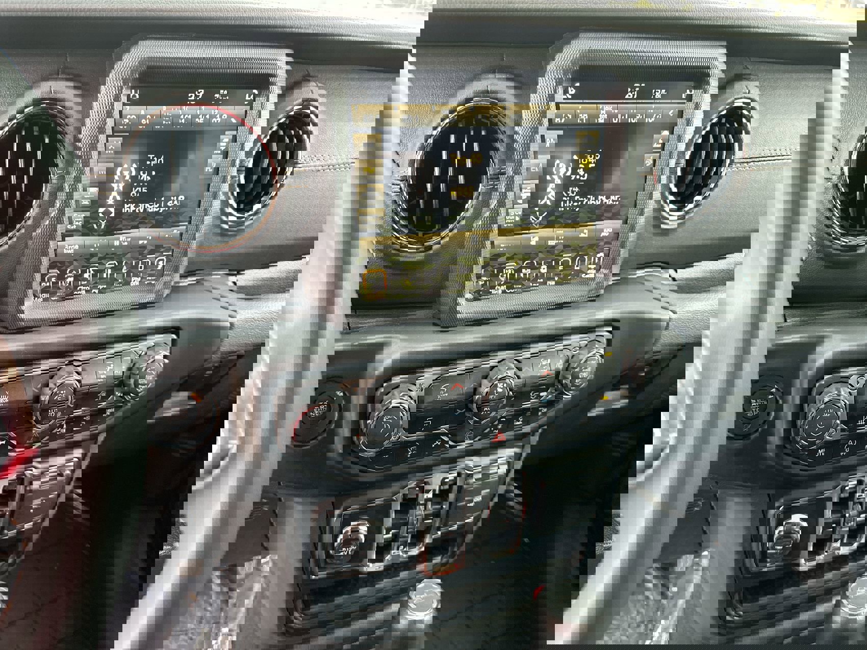 Used 2023 Jeep Gladiator Overland image 16