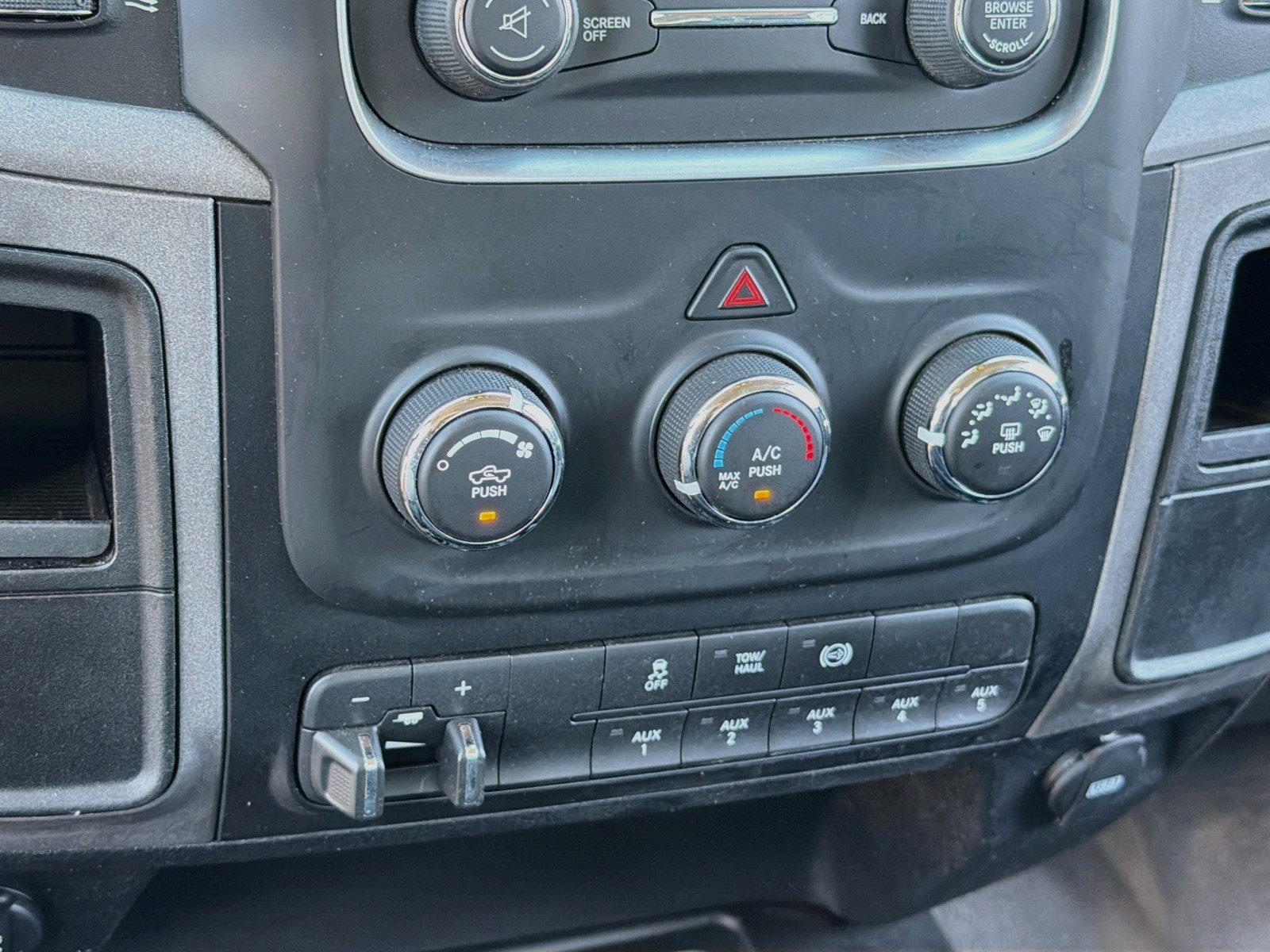 Used 2017 RAM 3500 Tradesman w/ Chrome Appearance Group AWD/4WD image 13