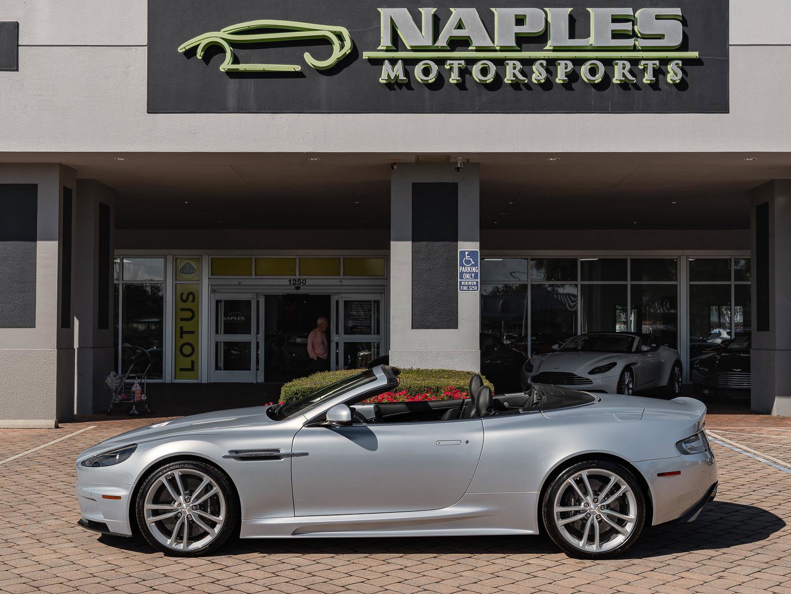 Used 2010 Aston Martin DBS Volante image 31