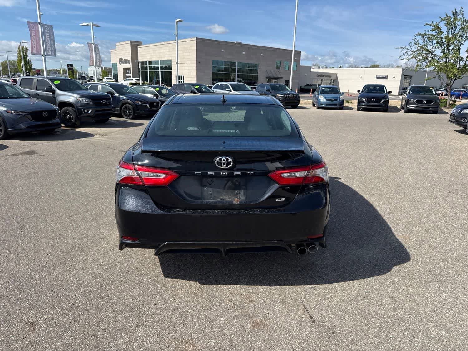 Used 2019 Toyota Camry SE FWD image 6