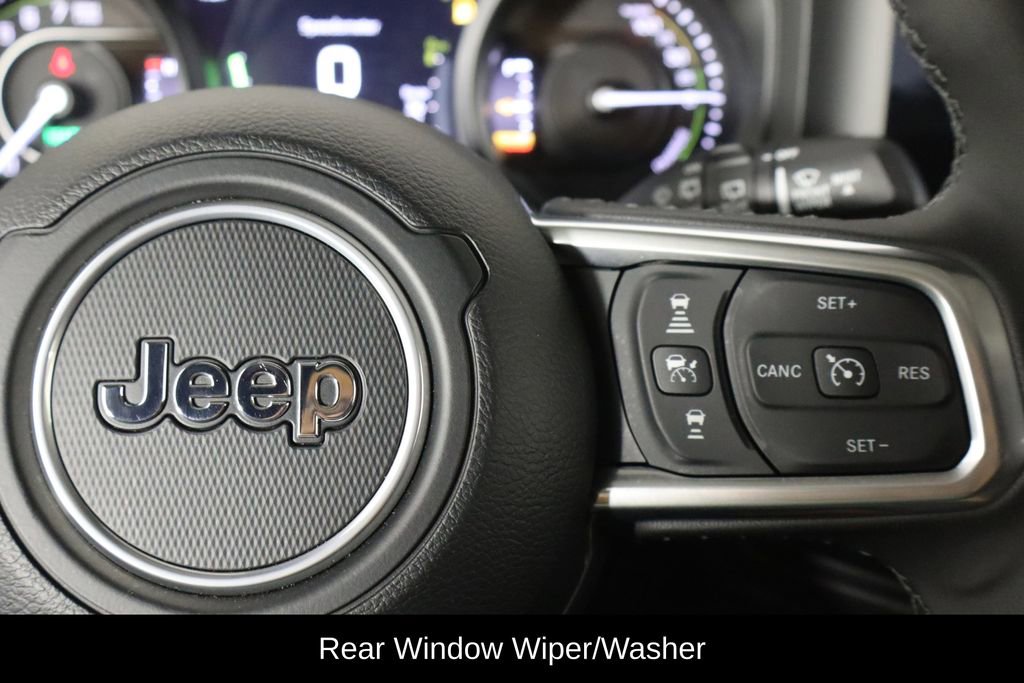 Used 2025 Jeep Wrangler Unlimited Sahara AWD/4WD image 10