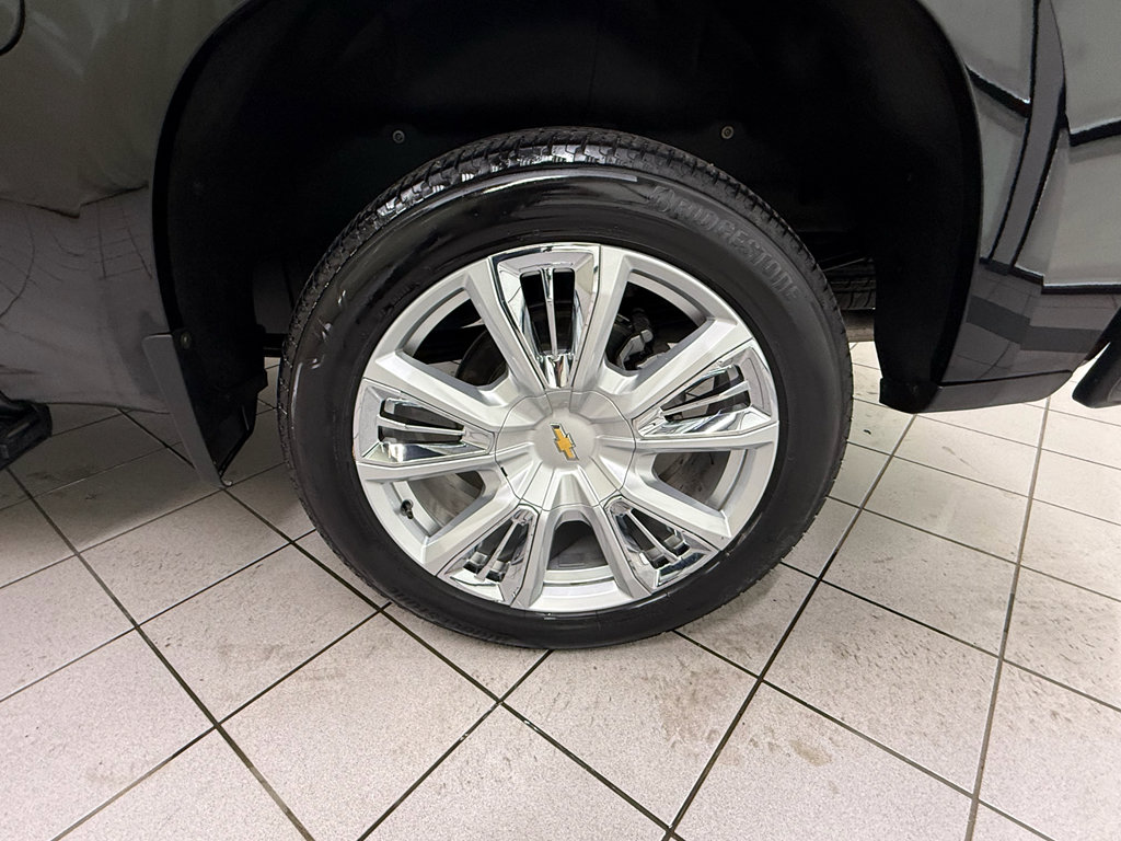 Certified 2025 Chevrolet Silverado 1500 High Country w/ High Country Premium Package AWD/4WD image 13