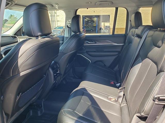 Used 2024 Jeep Grand Cherokee Limited w/ Luxury Tech Group II image 21