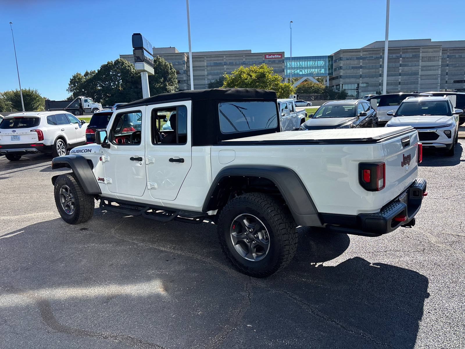 Used 2023 Jeep Gladiator Rubicon w/ LED Lighting Group AWD/4WD image 5