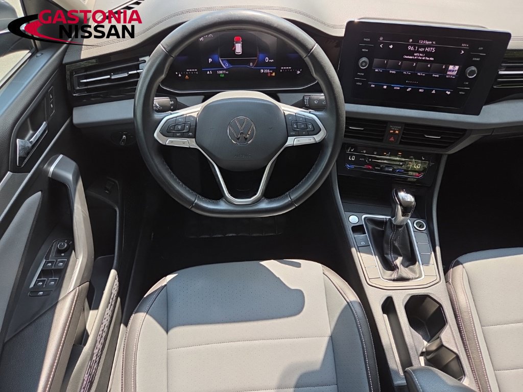 Used 2025 Volkswagen Jetta SE FWD image 34