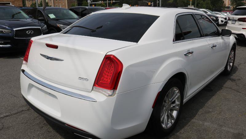 Used 2017 Chrysler 300 C RWD image 7