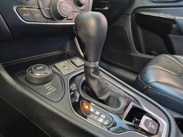 Used 2020 Jeep Cherokee Latitude Plus AWD/4WD image 12