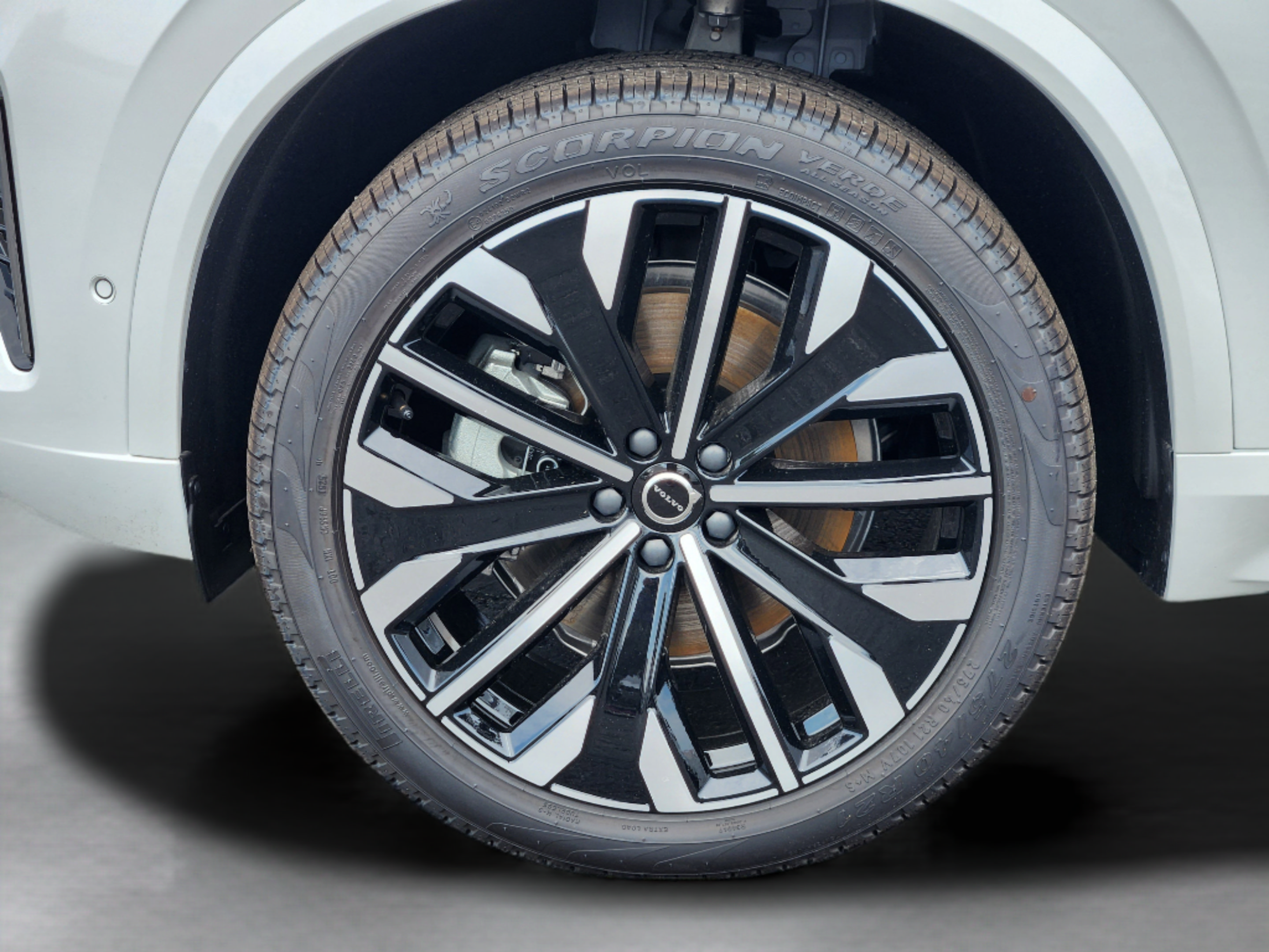 Used 2026 Volvo XC90 B6 Plus w/ Protection Package Premier AWD/4WD image 32