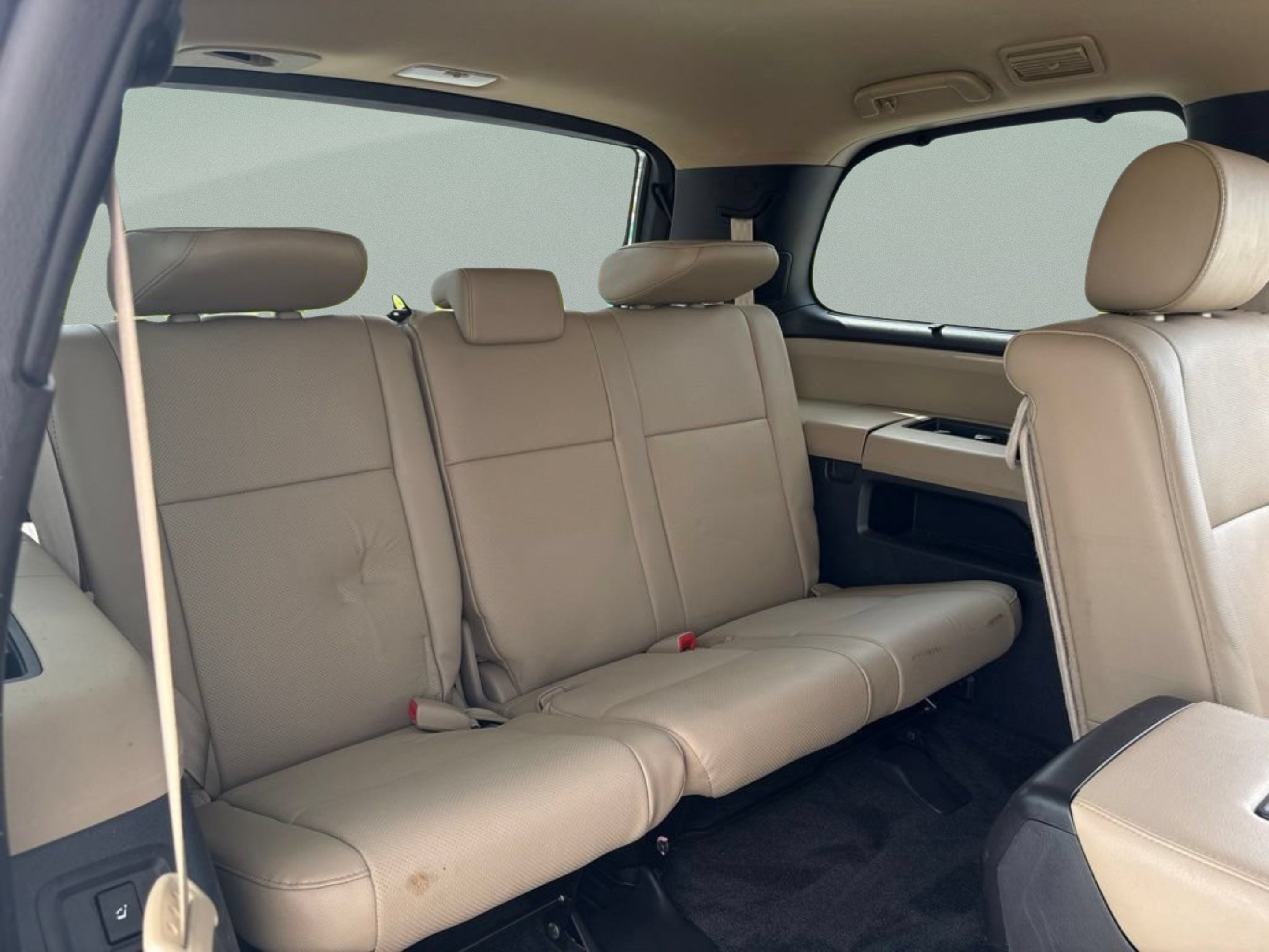 Used 2016 Toyota Sequoia Platinum RWD image 31