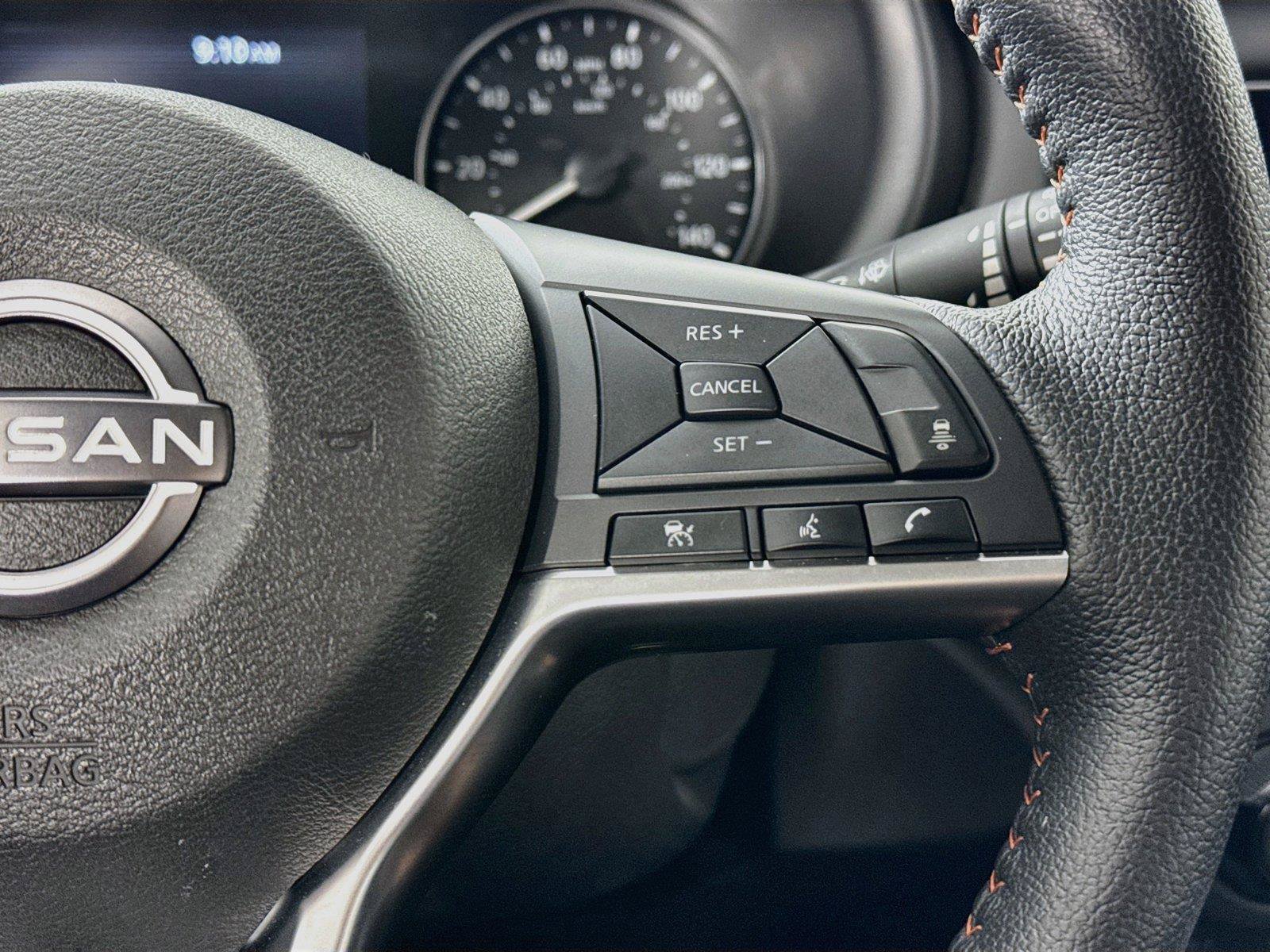 Used 2023 Nissan Kicks SR w/ SR Premium Package FWD image 18