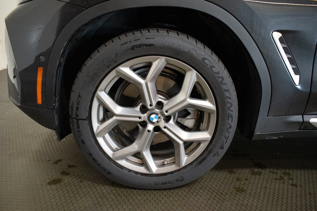 Certified 2025 BMW X4 xDrive30i w/ Premium Package AWD/4WD image 9