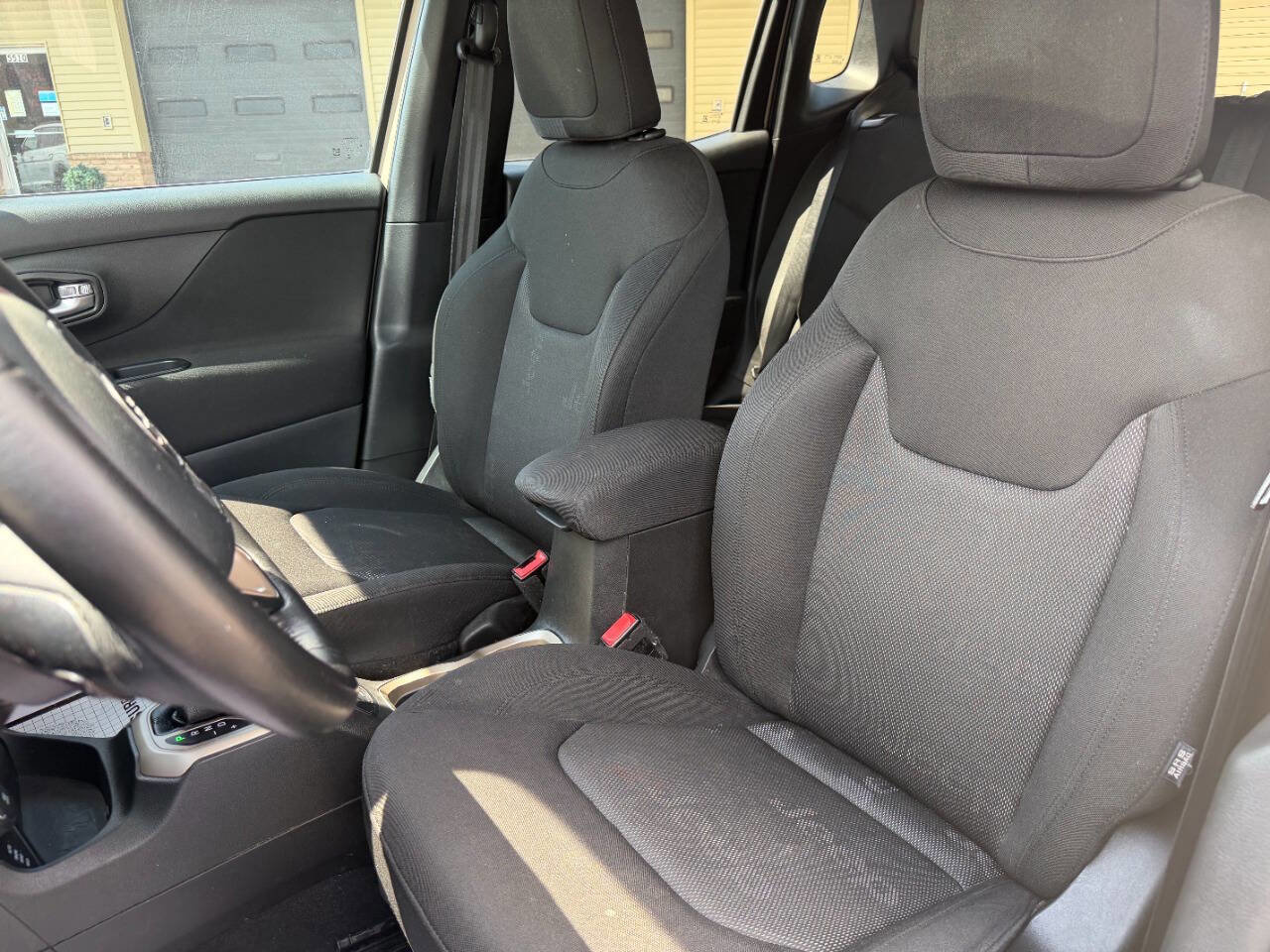 Used 2016 Jeep Renegade Latitude AWD/4WD image 16