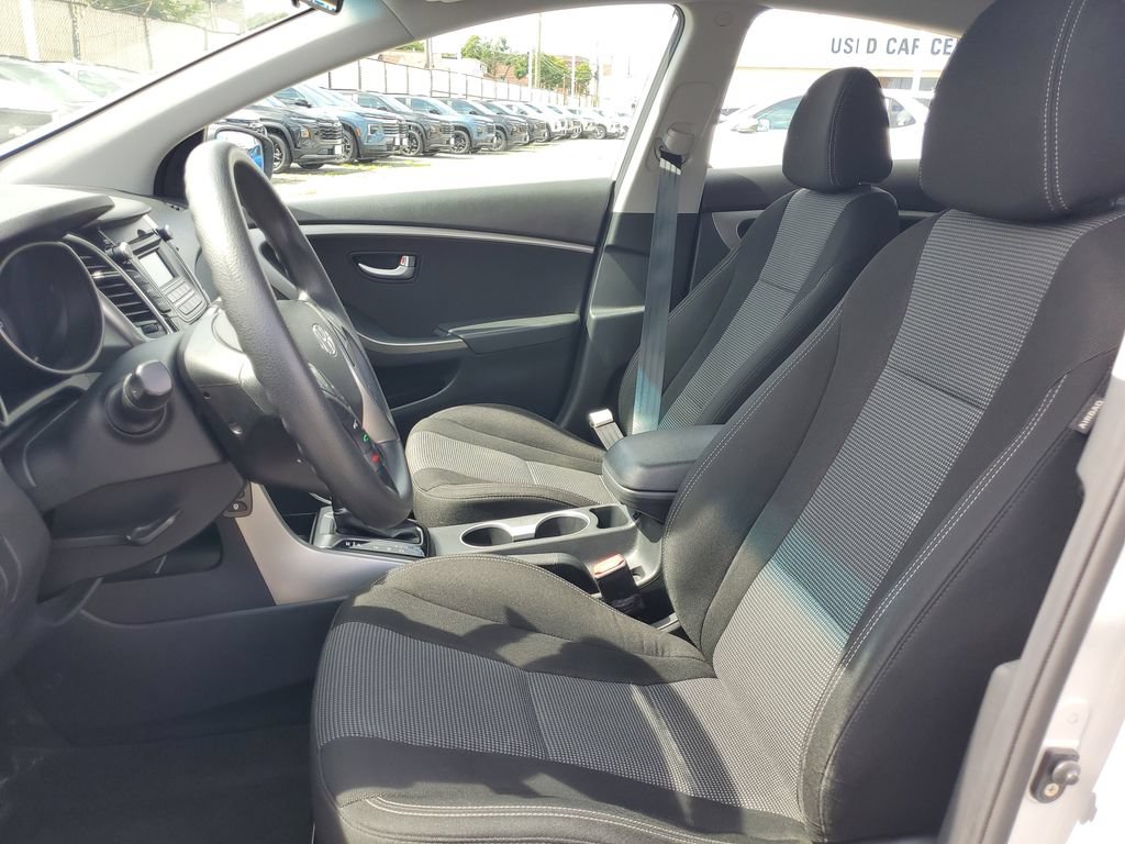 Used 2017 Hyundai Elantra GT FWD image 16