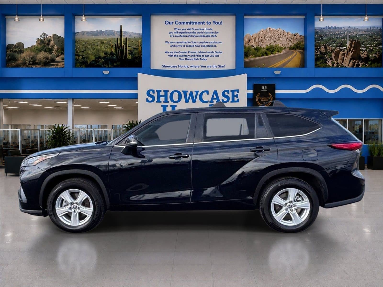 Used 2023 Toyota Highlander LE FWD image 4