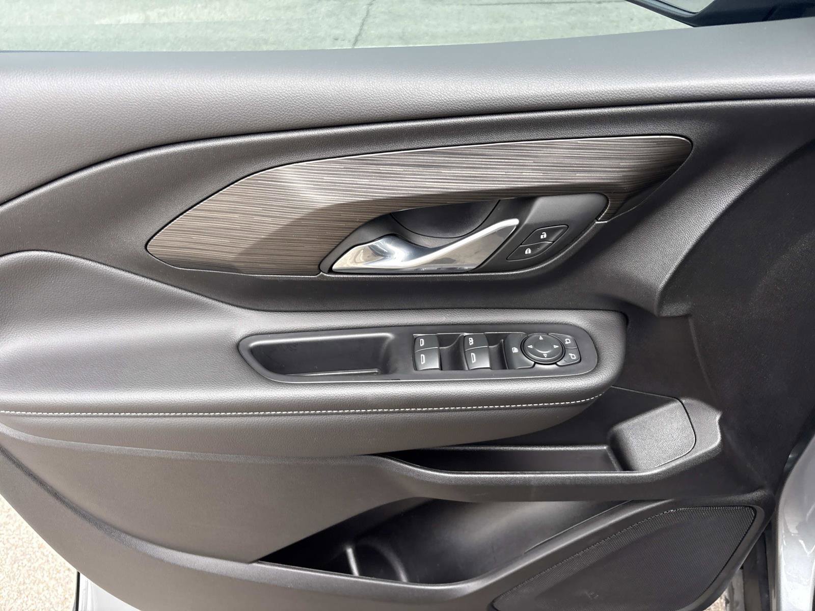 Used 2023 GMC Terrain SLE image 12