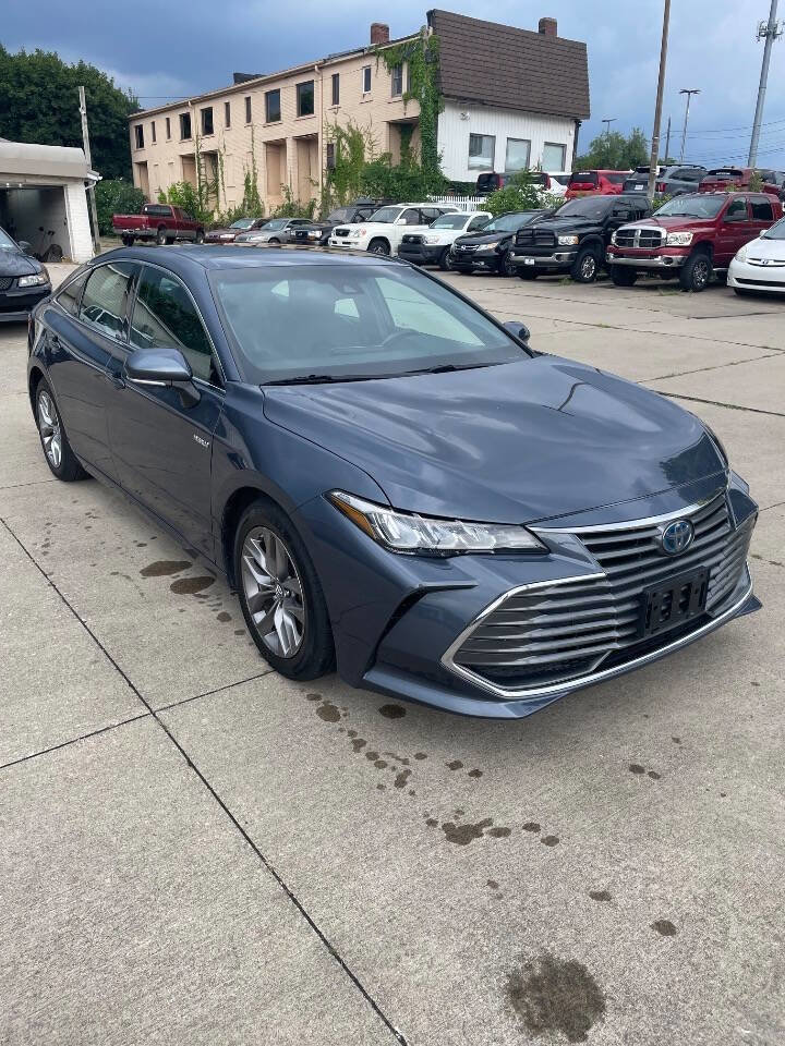 Used 2019 Toyota Avalon XLE image 3