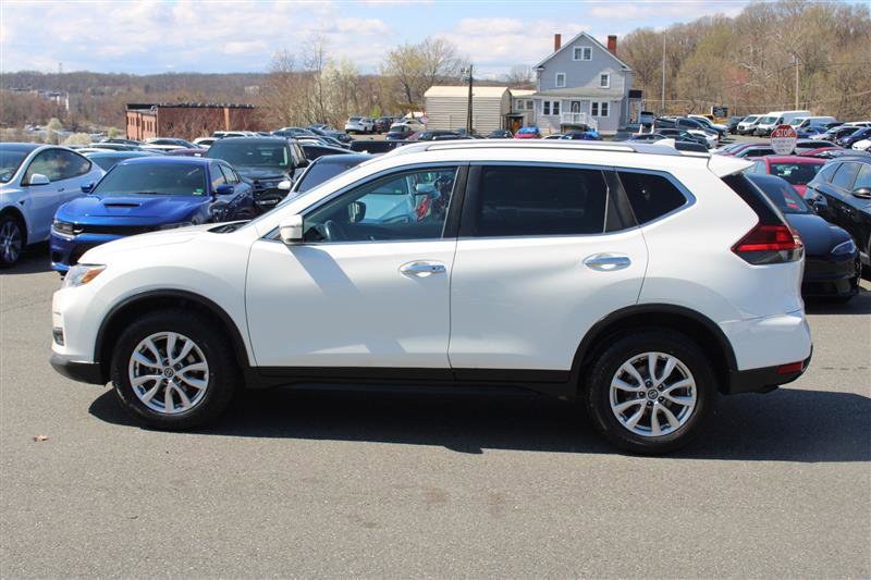 Used 2017 Nissan Rogue SV image 4