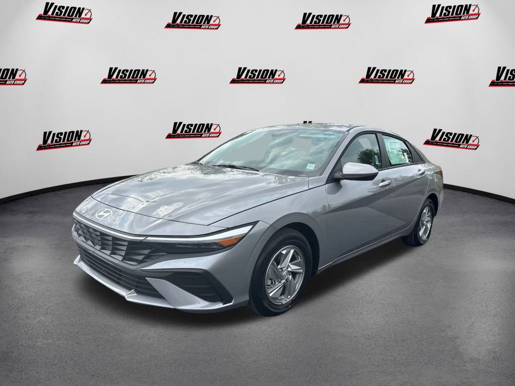 New 2025 Hyundai Elantra SE image 1