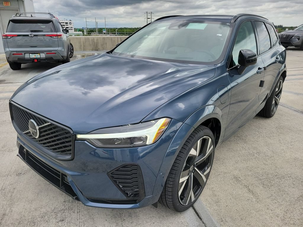 New 2026 Volvo XC60 T8 Ultra w/ Protection Package AWD/4WD image 3