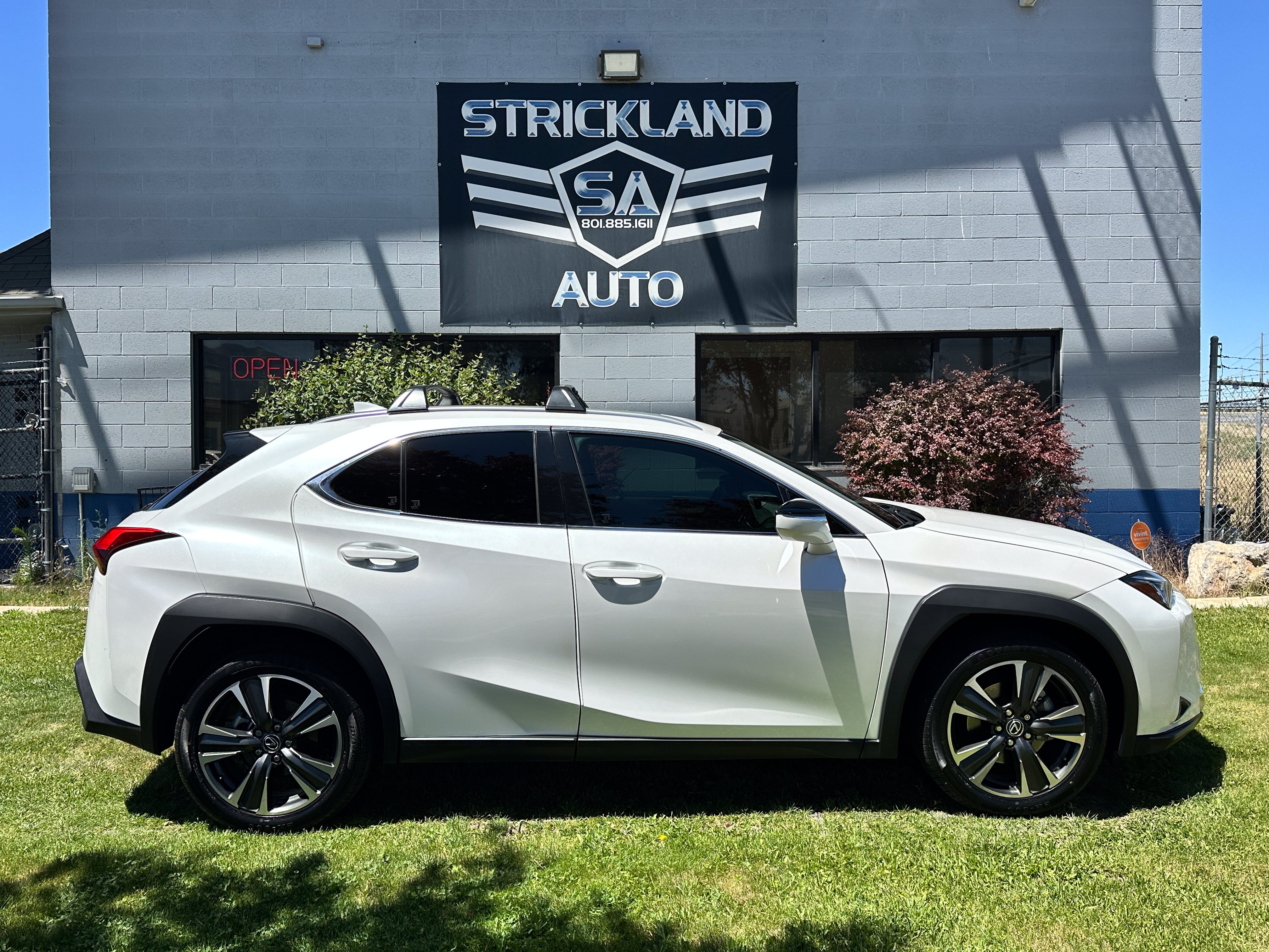 Used 2019 Lexus UX 200 w/ Accessory Package 2 FWD image 5
