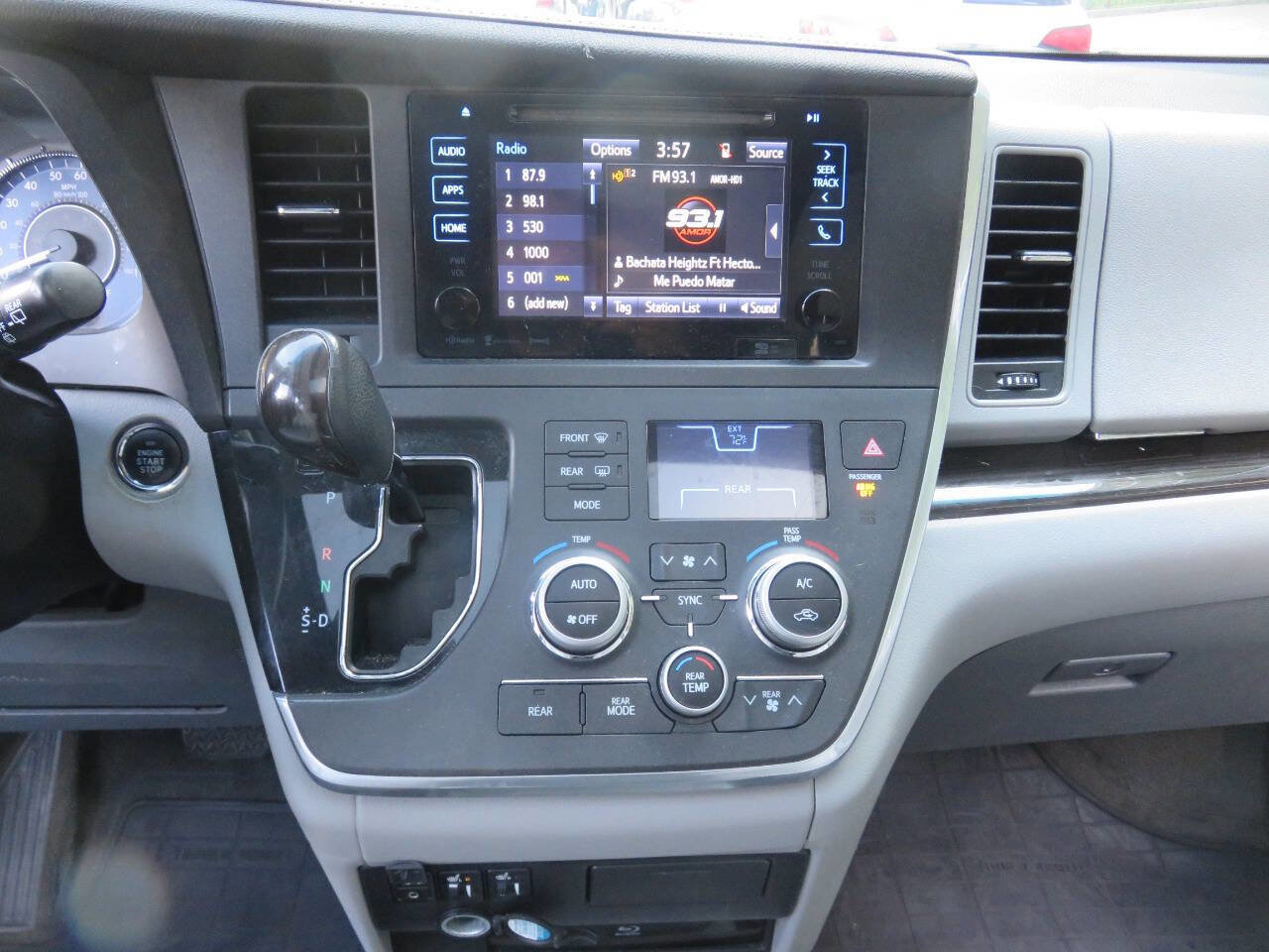 Used 2016 Toyota Sienna XLE Premium image 16