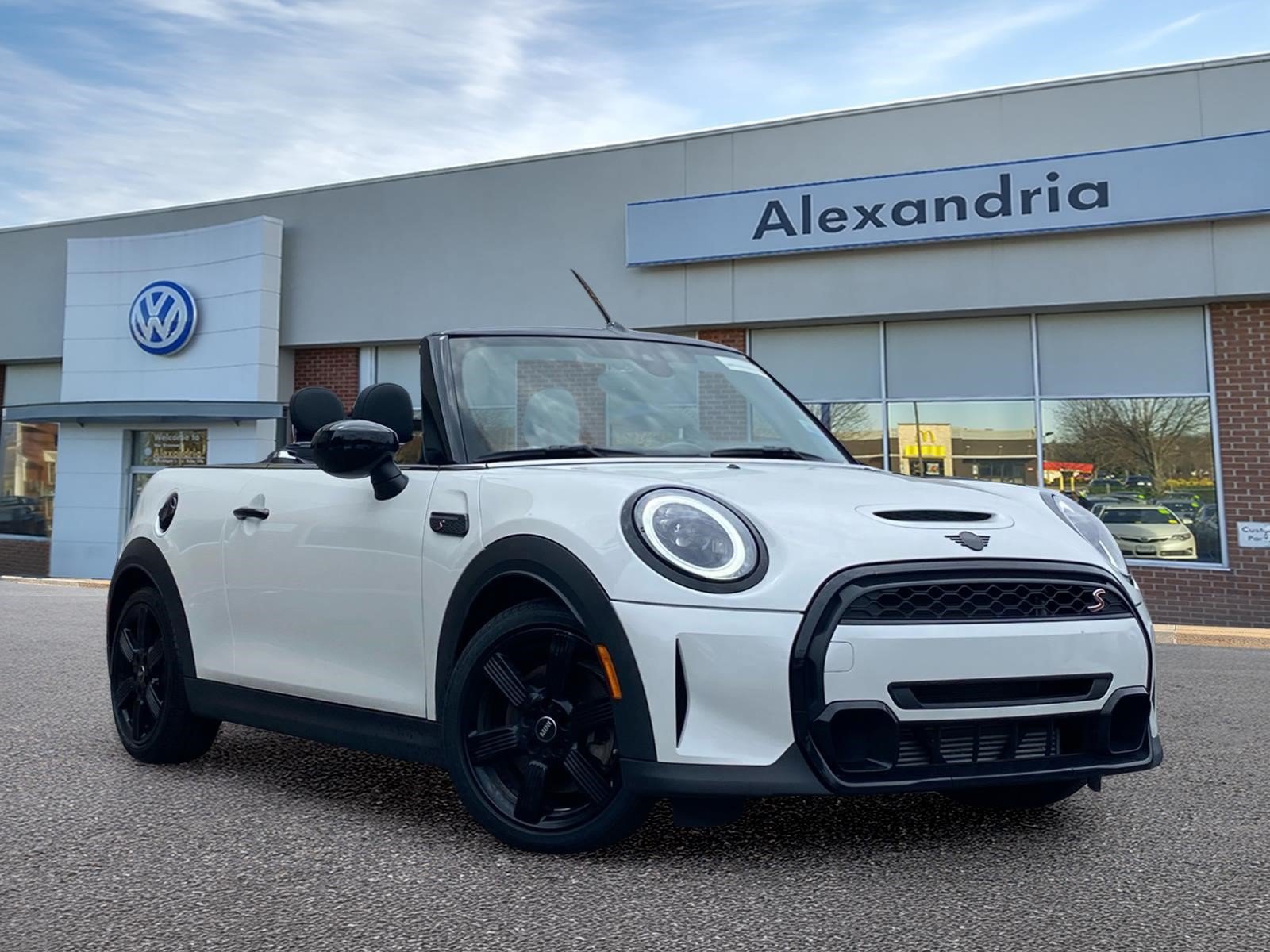 Used 2024 MINI Cooper S FWD image 1