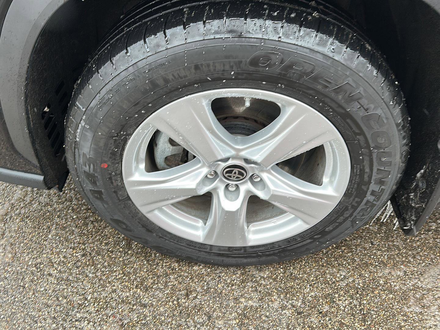 Used 2023 Toyota Highlander LE image 10