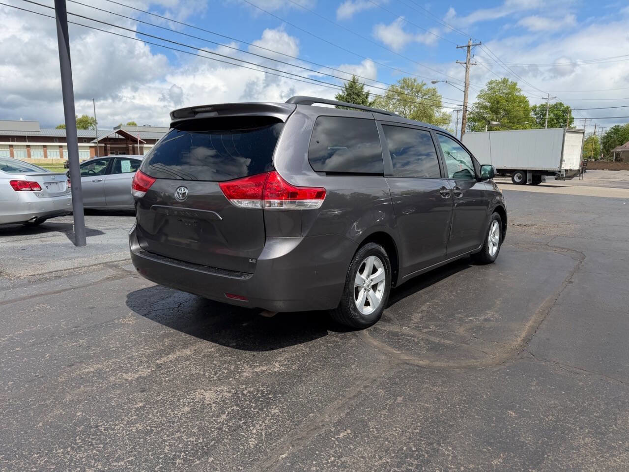 Used 2011 Toyota Sienna LE w/ Towing Pkg FWD image 7