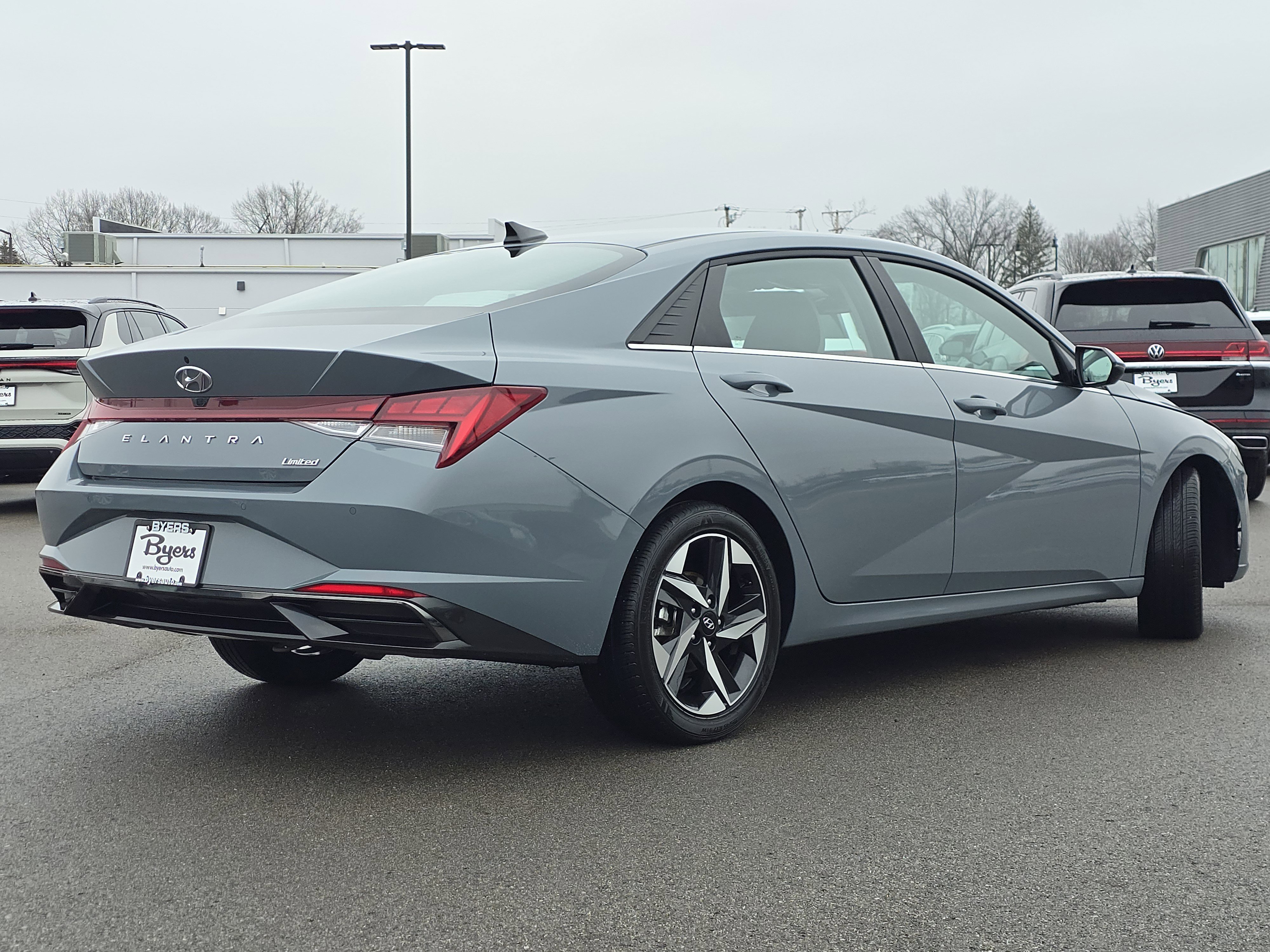 Used 2022 Hyundai Elantra Limited w/ Cargo Package image 7